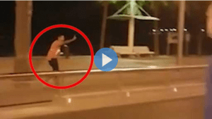 Risultati immagini per video terrorista ucciso barcellona