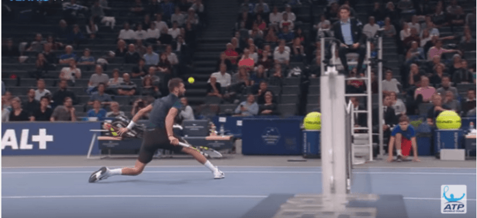 Un Colpo Al Volo Del Tennista