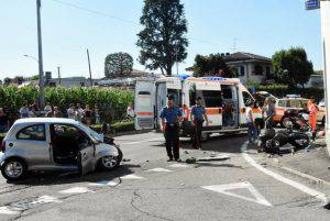 Nella foto la minicar e la moto coinvolte nel tragico incidente (Web)