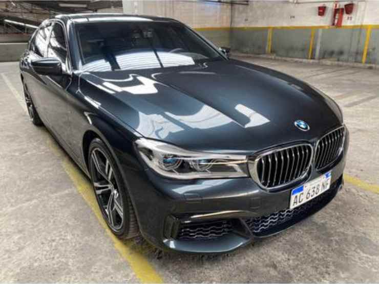BMW 750i di Maradona (Web source)