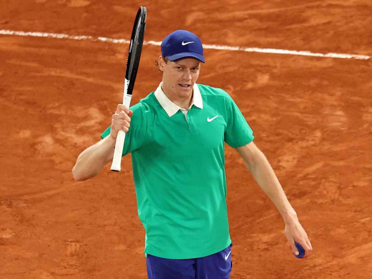 Jannik Sinner festeggia dopo un punto conquistato al Roland Garros