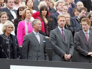 la Royal Family insieme: Camilla, Carlo, William, Harry